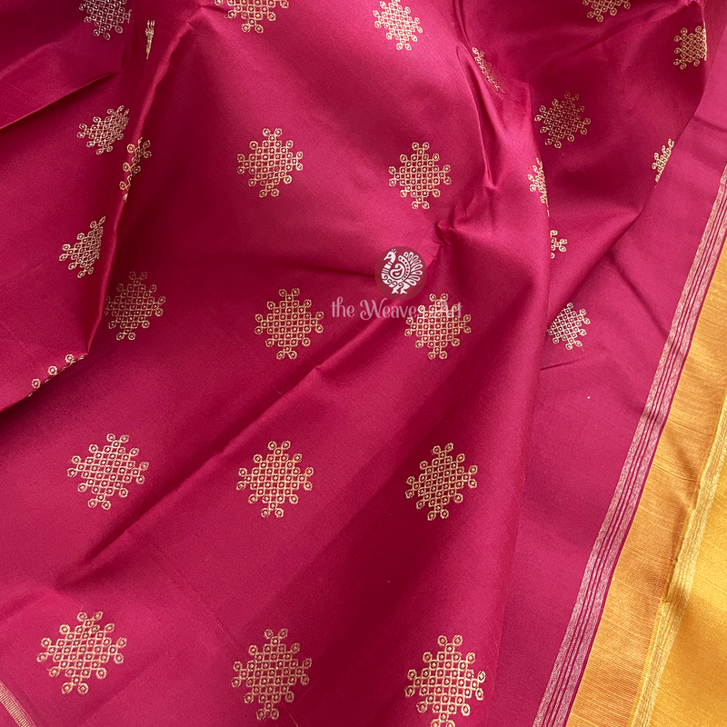 Ragalekha - Handwoven Borderless Kolam Kanchipuram Pure Silk Saree (Authentic Pure Zari & Silk Mark Certified)