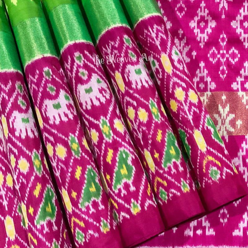 Nakshatra - Kelly Green & Deep purplish-red Colour Handloom Pochampally Ikat Silk Saree