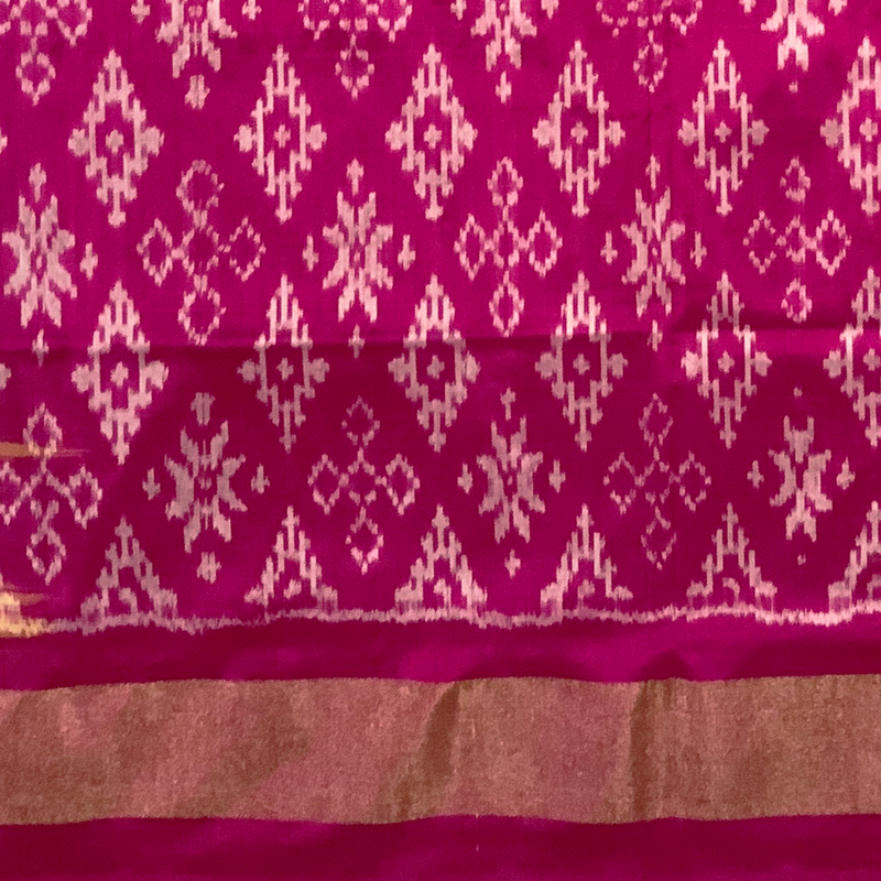 Nakshatra - Kelly Green & Deep purplish-red Colour Handloom Pochampally Ikat Silk Saree